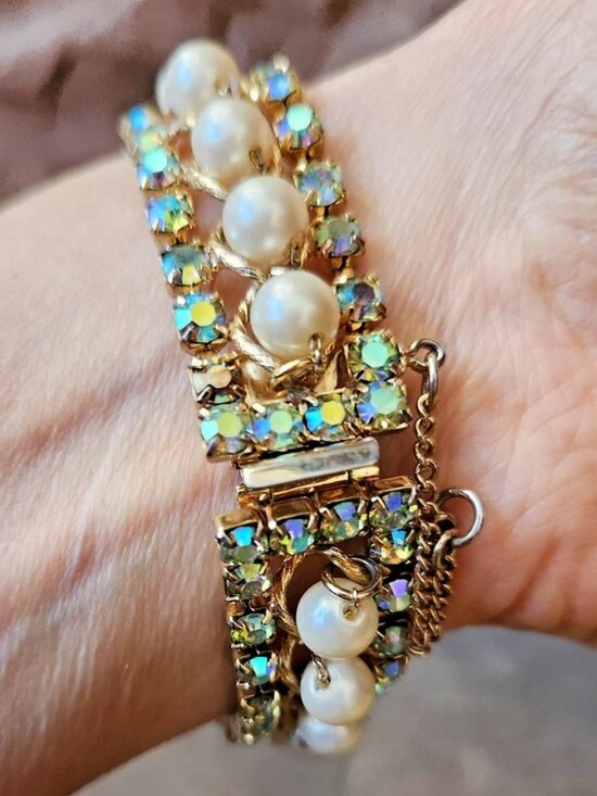 Hobe Jewelry - Exquisite Vintage Hobe Faux Pearl Aurora Borealis Crystal Rhinestone Bracelet